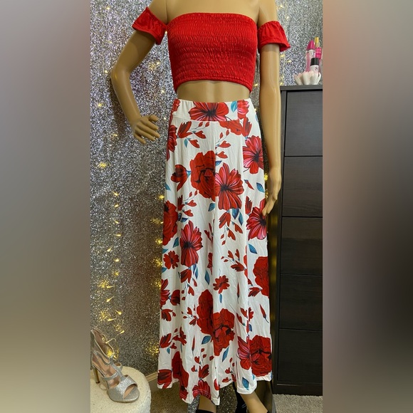 Boho 2-Piece Outfit - Off Shoulder Smocked Top & Floral High Waist Skirt - Picture 3 of 9